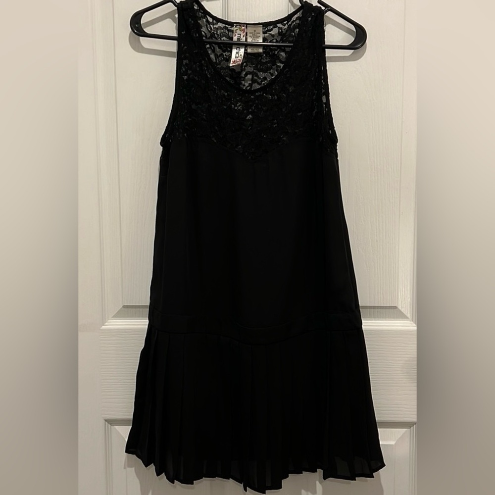 MIMI CHICA Lace Pleated Dress
